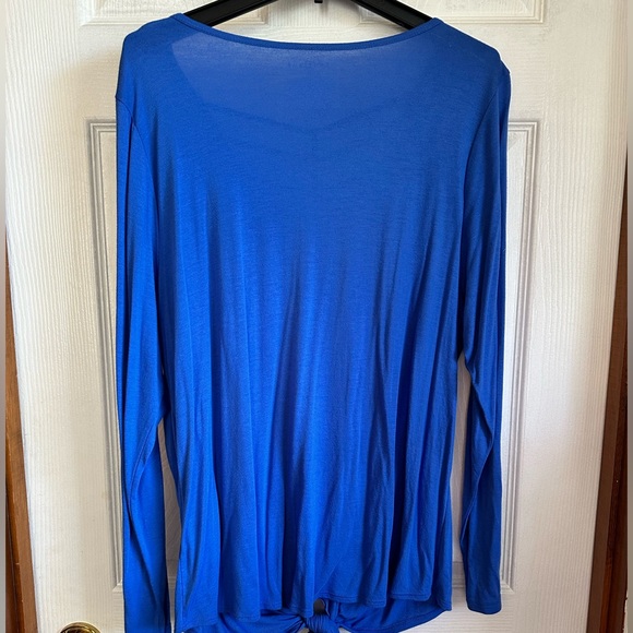 Ladies top - Picture 3 of 3